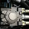 Auf dem Bild ist ein Hydraulikaggregat zu sehen, das in einer mobilen Maschine verbaut ist.