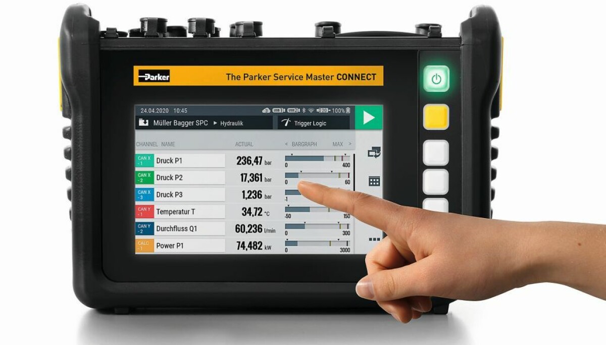 Parker Sensor Control Service-Experte testet neues Parker Sensocontrol Messgerät