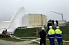 Auf dem Bild ist ein Brandbekämpfung der Werksfeuerwehr mit Druckluftschaum zu sehen.