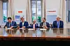 v.l.: Professor Andrea Angelo Aurelio Amaduzzi, Alfagomma Verwaltungsrat; Professor Enrico Cotta Ramusino, Alfagomma Verwaltungsrat; Dr. Claudio Roberto Calabi, Alfagomma Verwaltungsrat; Kim Fausing, Präsident and CEO, Danfoss Group; Jesper V. Christensen; Chief Financial Officer, Danfoss Group.
