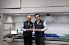 Produktmanager Werner Kremer und Leonard Alms, verantwortlich für die Integration von MODU ONE in das AVA-Portfolio, beraten Industriekunden branchenübergreifend zum Baukasten-Prinzip der Armaturen.